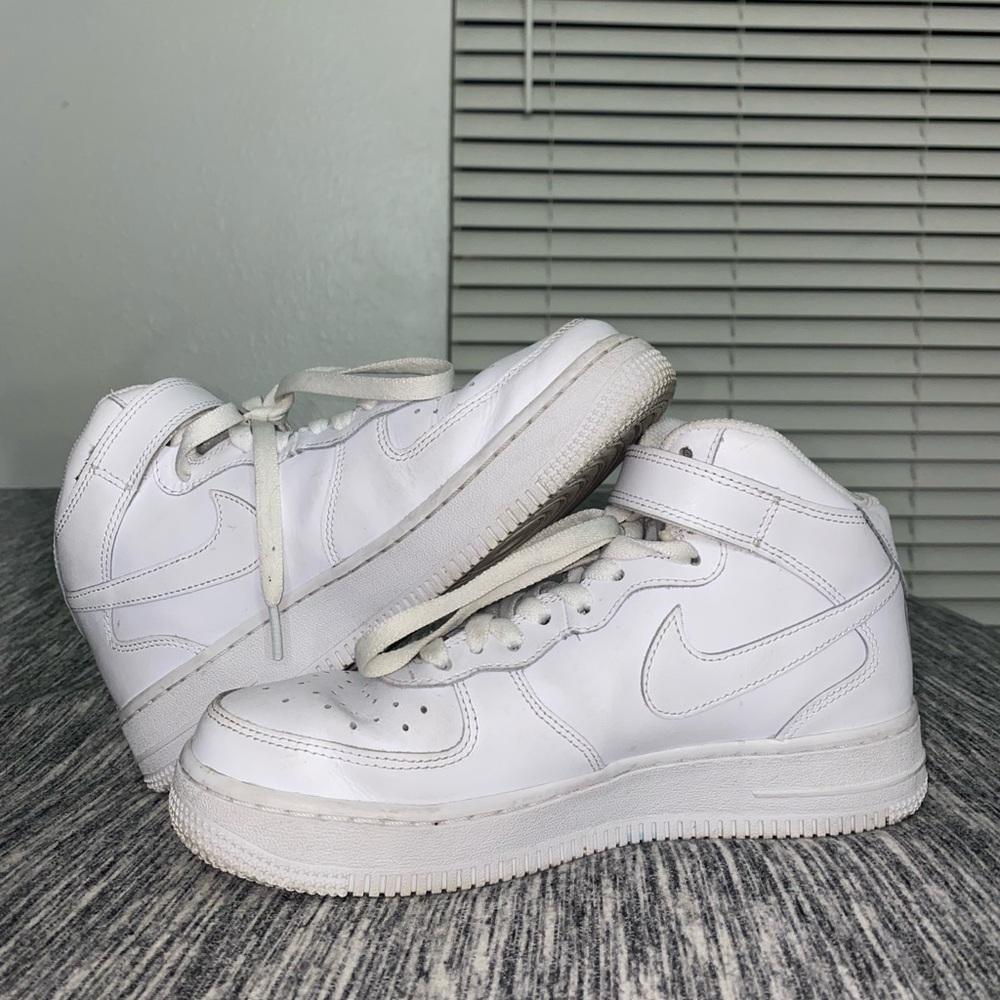 Nike mid Air Force 1’s